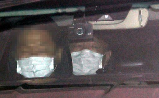 윤석열 검찰총장이 11일 오후 서울 서초구 대검찰청에서 차량을 타고 대검 주차장을 나서고 있다. 연합뉴스