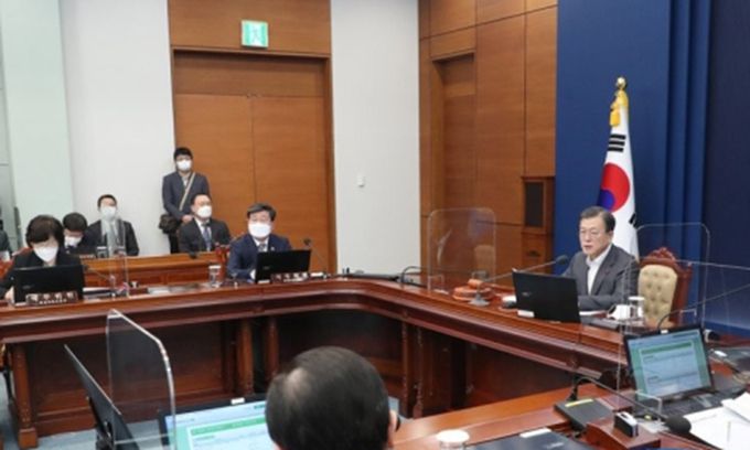 문재인 대통령이 29일 오전 청와대에서 열린 국무회의에서 발언하고 있다. 연합뉴스