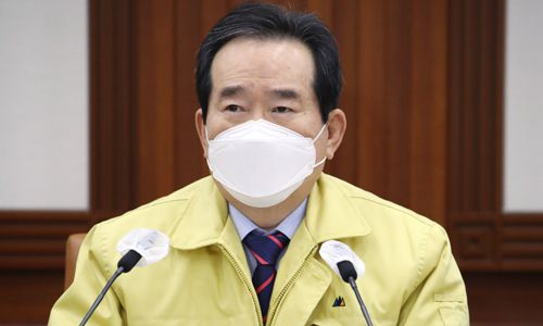 정세균 국무총리가 7일 정부서울청사에서 열린 신종 코로나바이러스 감염증(코로나19) 대응 중앙재난안전대책본부(중대본) 회의를 주재하고 있다. 연합뉴스