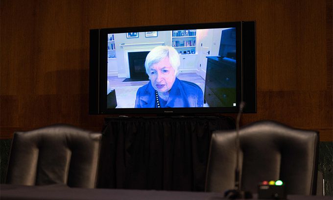 조 바이든 미국 행정부의 초대 재무장관으로 지명된 재닛 옐런 전 연방준비제도(Fed·연준) 의장이 19일(현지시간) 화상으로 진행된 상원 금융위원회 인준청문회에서 발언하고 있다. AFP연합뉴스