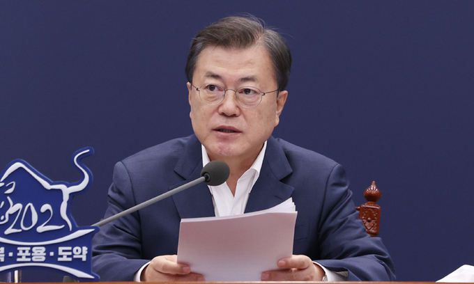 문재인 대통령이 청와대에서 열린 법무부·행정안전부 업무보고에서 발언하고 있다. 연합뉴스