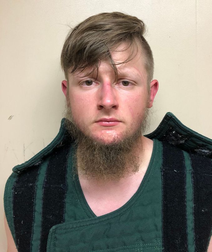 16일(현지시간) 미국 조지아주 애틀랜타 일대 스파 두 곳과 마사지숍에서 발생한 연쇄 총격 사건의 용의자 로버트 에런 롱(21)의 모습. 애틀랜타=AFP연합뉴스