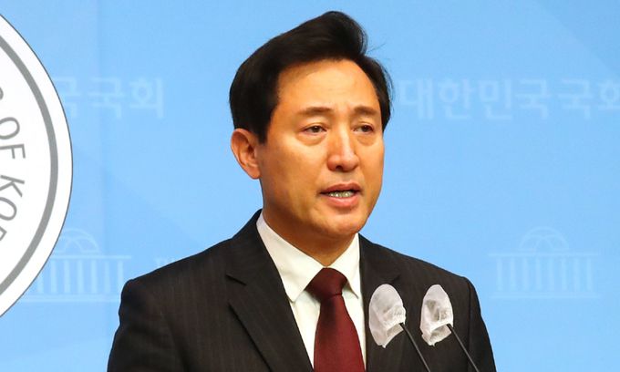 서울시장 보궐선거 야권 단일 후보로 선출된 국민의힘 오세훈 후보가 23일 국회 소통관에서 기자회견을 하고 있다. 연합뉴스