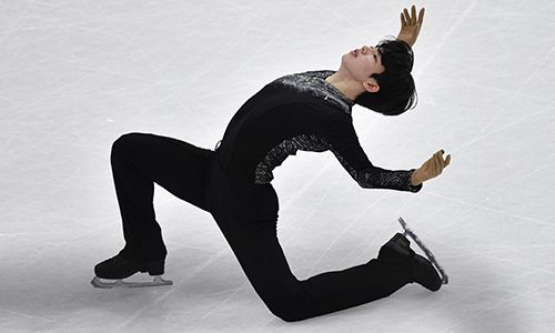 차준환이 26일 스웨덴 스톡홀름 에릭슨 글로브에서 열린 2021 ISU 피겨스케이팅 세계선수권대회 남자 싱글에서 연기를 펼치고 있다. 스톡홀름=EPA연합뉴스