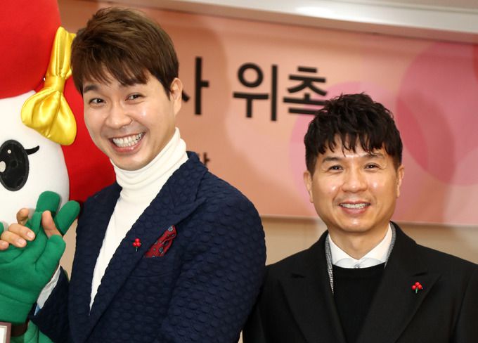 사진=방송인 박수홍(사진 왼쪽)과 친형 박진홍. 연합뉴스