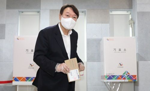 서울시장 재보궐선거 사전투표하는 윤석열 전 검찰총장. 연합뉴스