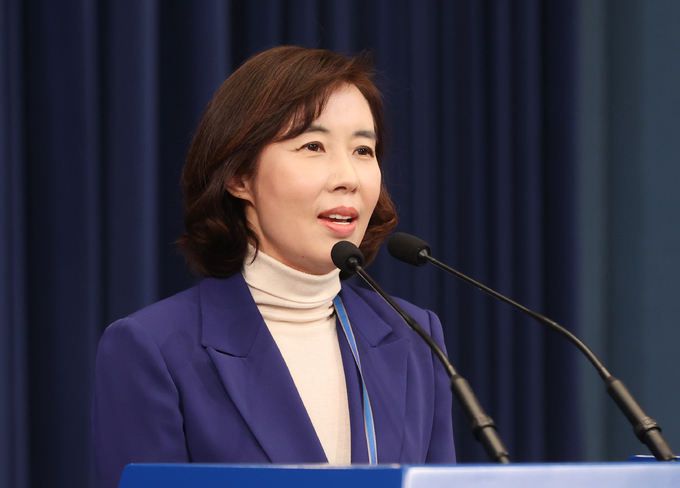 박경미 청와대 신임 대변인이 18일 청와대 춘추관 대브리핑룸에서 인사말을 하고 있다. 연합뉴스