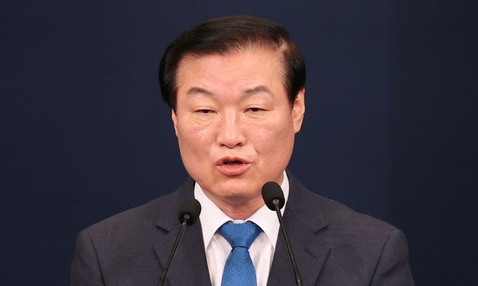 정만호 국민소통수석이 30일 청와대 춘추관 대브리핑룸에서 한미정상회담 관련 브리핑을 하고 있다. 연합뉴스