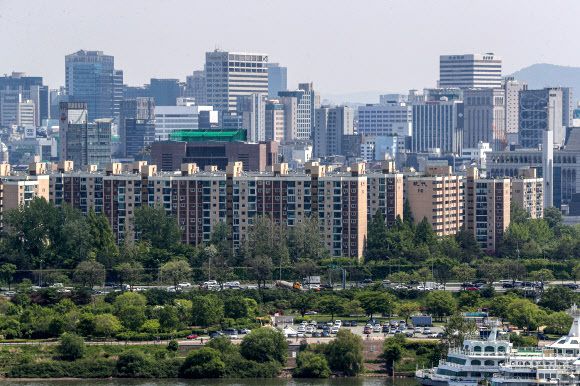 지난 3일 서울 용산구에서 바라본 압구정동 현대아파트 단지일대 모습. 뉴스1