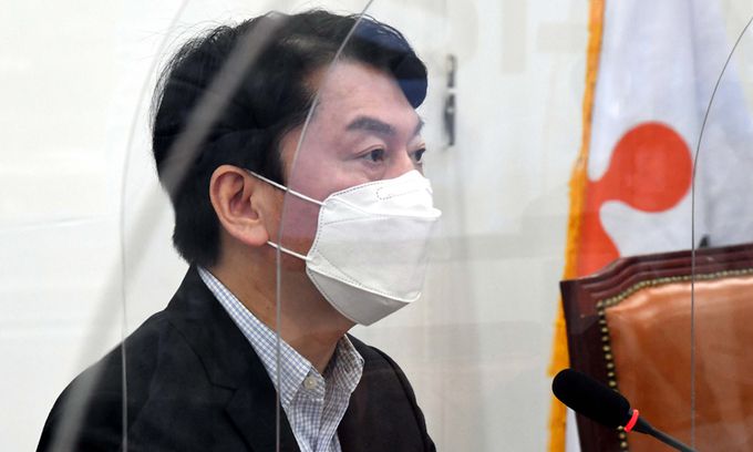 국민의당 안철수 대표가 10일 국회에서 열린 최고위원회의에서 발언하고 있다. 연합뉴스