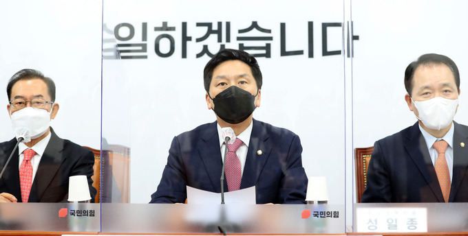 김기현 국민의힘 대표 권한대행 겸 원내대표가 10일 서울 여의도 국회에서 열린 비상대책위원회의에 참석해 발언하고 있다. 서상배 선임기자