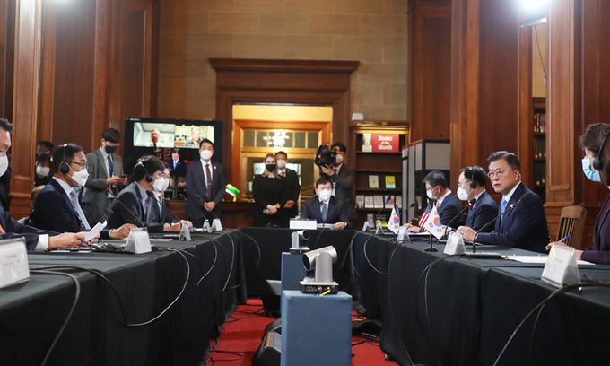 미국을 방문중인 문재인 대통령이 21일(현지시간) 워싱턴 미 상무부에서 열린 한ㆍ미 비즈니스 라운드 테이블 행사에서 발언하고 있다. 연합뉴스