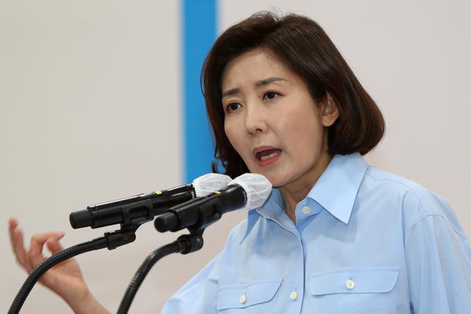 30일 광주 서구 치평동 김대중컨벤션센터에서 열린 국민의힘 당대표·최고위원 후보 광주·전북·전남·제주 합동연설회에서 나경원 당대표 후보가 정견을 밝히고 있다. 연합뉴스