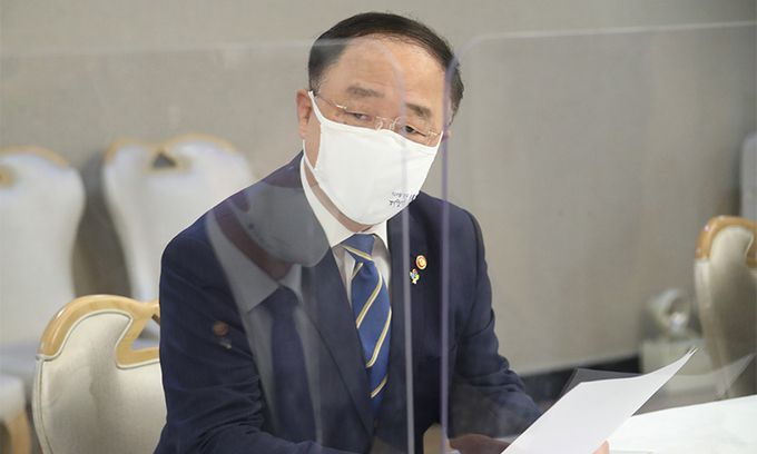 홍남기 부총리 겸 기획재정부 장관이 3일 정부서울청사에서 열린 '제23차 부동산시장 점검 관계장관회의'를 주재하며 발언하고 있다. 연합뉴스