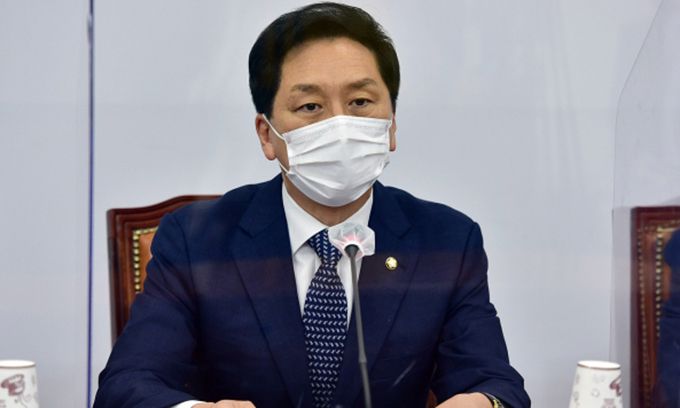 김기현 국민의힘 대표 권한대행 겸 원내대표가 4일 오전 국회에서 열린 비상대책위원회의에서 모두발언을 하고 있다. 뉴스1