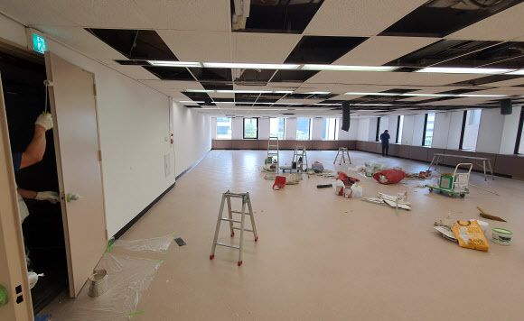 20일 윤석열 전 검찰총장의 대선 캠프로 알려진 서울 광화문의 한 사무실에서 인테리어 공사가 진행 중이다. 연합뉴스