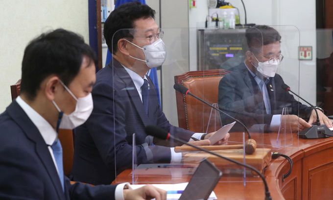 더불어민주당 송영길 대표가 23일 오전 서울 여의도 국회에서 열린 최고위원회의에서 발언하고 있다. 연합뉴스