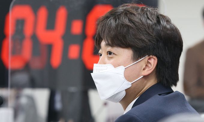 국민의힘 이준석 대표가 24일 서울 여의도 중앙당사에서 열린 '제1회 국민의힘 대변인 선발 토론배틀 - 나는 국대다! 위드 준스톤'에서 인사말을 하고 있다. 연합뉴스