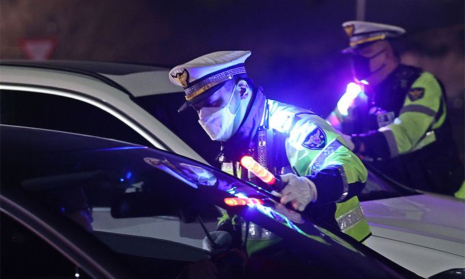 경찰이 음주단속을 하고 있는 모습. 연합뉴스