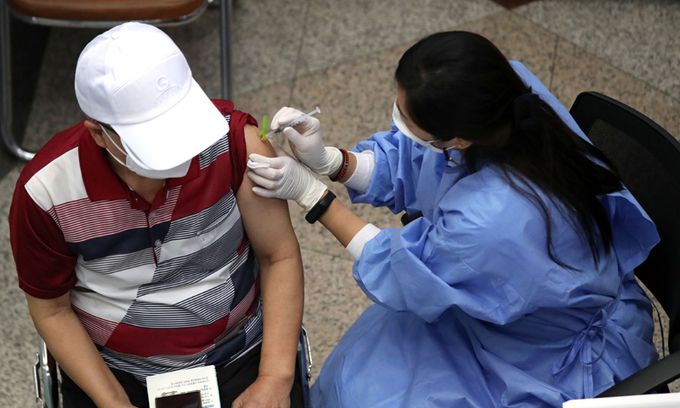 7일 서울 은평문화예술회관에 설치된 은평구 예방접종센터에서 백신 예방접종이 진행되고 있다. 뉴시스
