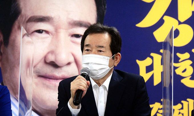 ‘미래경제캠프’ 인선 발표 더불어민주당 대선 경선에 출마한 정세균 후보가 13일 서울 여의도 용산빌딩에서 열린 ‘미래경제캠프’ 인선 발표 기자간담회에서 취재진의 질문에 답변하고 있다. 국회사진기자단