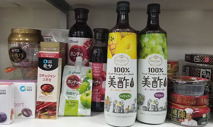 일본 도쿄 신주쿠 코리아센터 내 한국농수산식품유통공사(aT) 일본지역본부에 진열된 일본 수출용 K-푸드. 도쿄=김청중 특파원