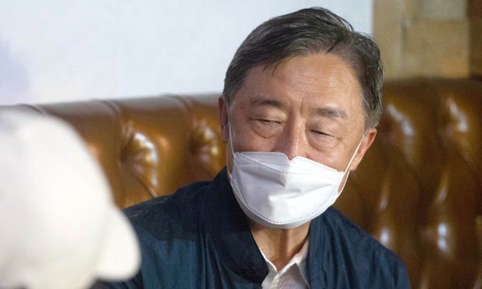 소상공인 간담회 국민의힘 대선 주자인 최재형 전 감사원장(오른쪽)이 1일 서울 용산구 이태원 세계음식문화거리의 한 음식점에서 열린 소상공인 간담회에서 발언하고 있다.   국회사진기자단