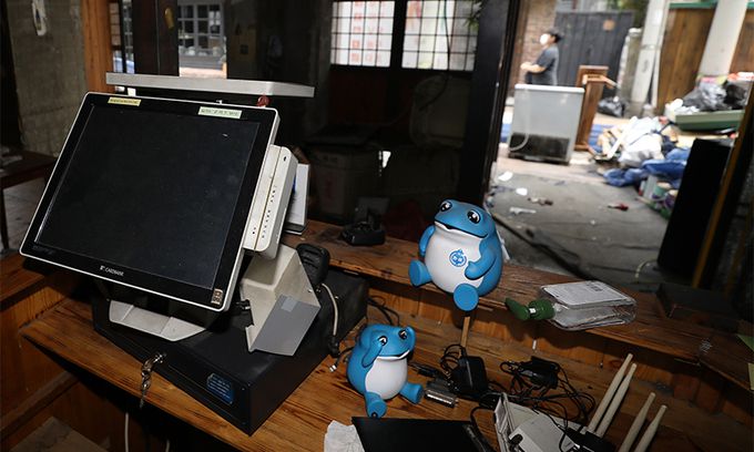 지난 10일 서울시내 한 먹자골목에 위치한 4층 건물을 통째로 사용하는 주점이 폐업한 모습이다. 뉴시스