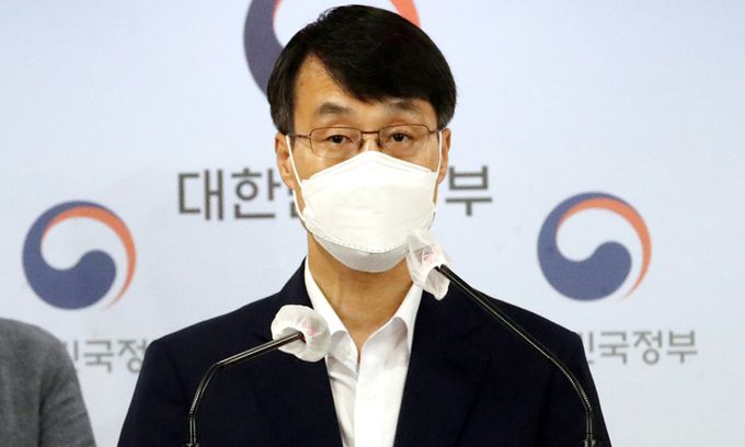 최성유 여성가족부 청소년정책관이 25일 서울 종로구 정부서울청사 합동브리핑실에서 셧다운제도 폐지 및 청소년의 건강한 게임이용 환경 조성 방안에 대해 브리핑하고 있다. 뉴시스