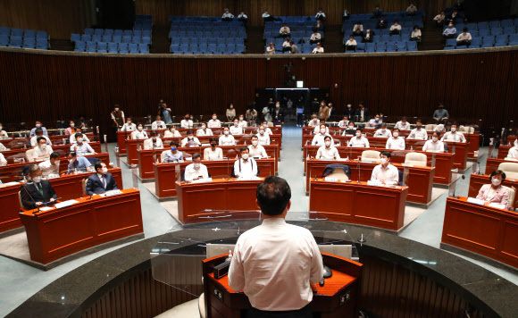 송영길 더불어민주당 대표가 26일 국회에서 열린 2021년 정기국회 대비 국회의원 워크숍에서 인사말을 하고 있다. 뉴스1