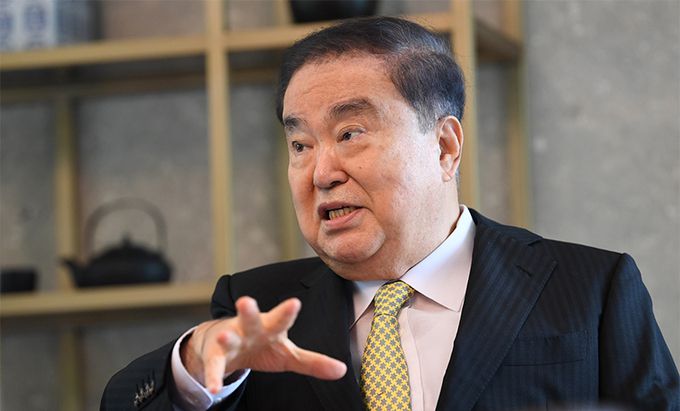 문희상 전 국회의장이 최근 서울 청운동의 사무실에서 세계일보와 인터뷰를 갖고 언론중재법, 차기 대선 등에 대한 입장을 밝히고 있다. 문 전 의장은 문재인정부에서 중용됐으나 국민의힘 대선주자로 변신한 윤석열 전 검찰총장, 최재형 전 감사원장에 대해 “인간적으로 해서는 안 될 일을 하고 있다”고 비난했다. 허정호 선임기자