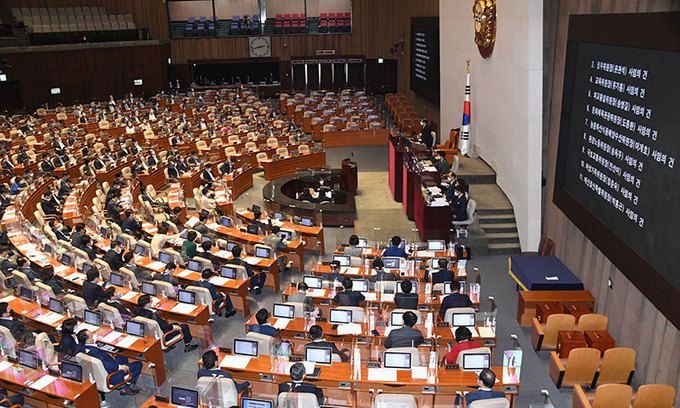 31일 국회 본회의장에서 국민의힘에 할당된 상임위원장 선출 안건을 박병석 국회의장이 상정하고 있다. 서상배 선임기자