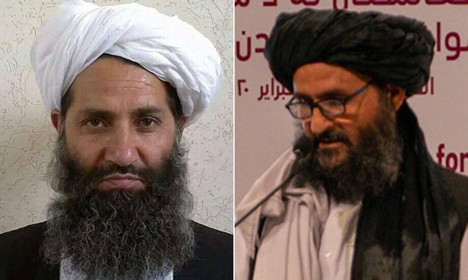 하이바툴라 아쿤드자다(왼쪽)과 물라 압둘 가니 바라다르