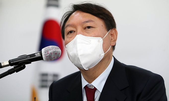 국민의힘 대권주자인 윤석열 전 검찰총장이 지난 11일 대구시당에서 기자회견을 하고 있다. 연합뉴스