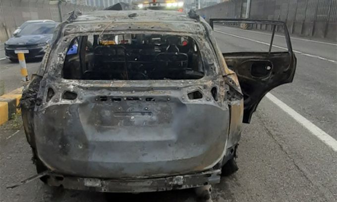 전소한 외제 SUV 차량