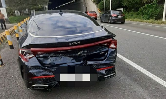 SUV에 들이받힌 K5 차량