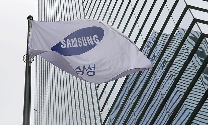 서울 서초구 삼성전자 서초사옥 게양대에서 삼성 깃발이 바람이 나부끼고 있다. 뉴스1