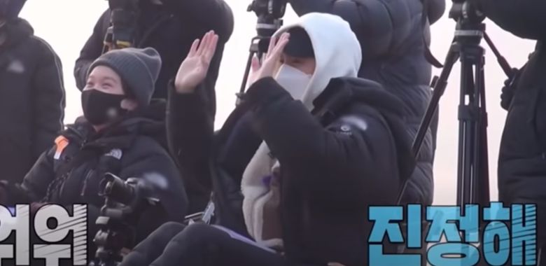 김선호를 진정시키는 제작진. KBS2 예능프로그램 ‘1박2일’