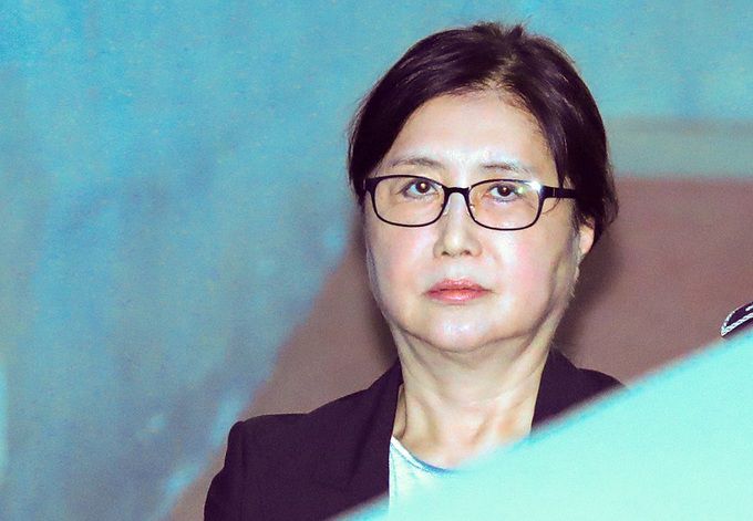 2018년 5월4일, 서울 서초구 서울고등법원에서 열린 항소심 속행공판에 출석하는 최서원(개명 전 최순실)씨. 연합뉴스