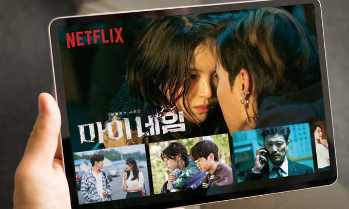 세계 최대 온라인 스트리밍 서비스 넷플릭스에서 최근 ‘오징어 게임’, ‘마이네임’, ‘갯마을 차차차’가 나란히 TV쇼 부문 톱10에 들며 K-콘텐츠의 세계적 인기를 보여주고 있다.