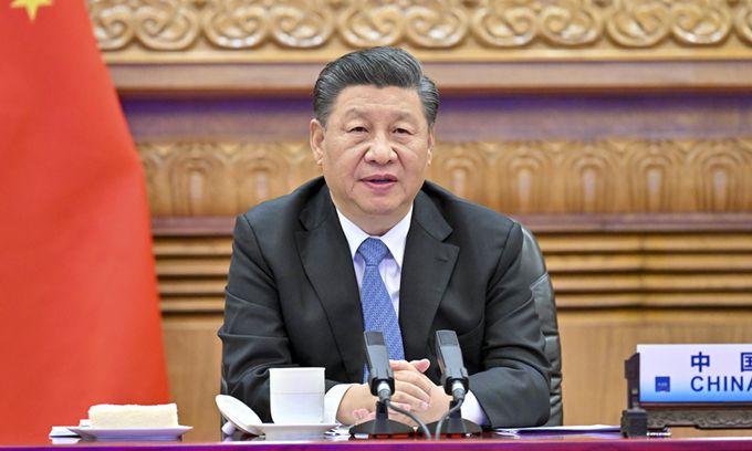 시진핑 중국 국가주석이 31일 중국 베이징에서 화상으로 이탈리아 로마에서 열린 G20(주요 20개국) 정상회의에 참석하고 있다.   베이징=신화뉴시스