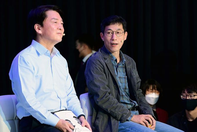 안철수 국민의당 대표(사진 왼쪽)와 진중권 전 동양대 교수. 연합뉴스