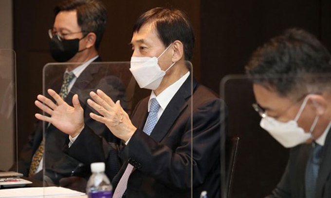 이주열 한국은행 총재(가운데)가 11일 서울 중구 플라자호텔에서 열린 경제동향간담회에 참석해 발언하고 있다. 한국은행 제공