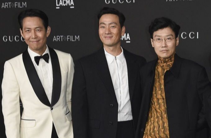 드라마 ‘오징어 게임’의 황동혁 감독(오른쪽부터)과 배우 박해수, 이정재가 미국 로스앤젤레스에서 팬 미팅을 갖는 모습. AP연합뉴스