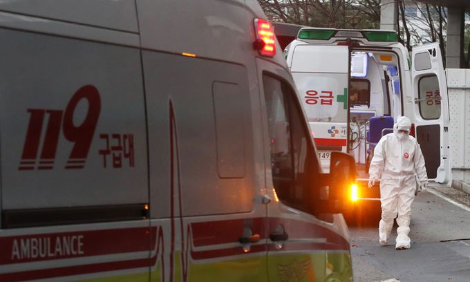 서울 중랑구 서울특별시 서울의료원에서 분주한 의료진. 연합뉴스