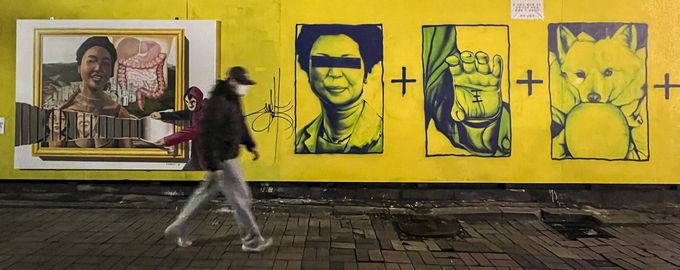 1일 서울 종로구 관철동의 한 중고서점 외벽에 이재명 더불어민주당 대선후보를 겨냥한 것으로 보이는 벽화가 그려져 있다. 뉴시스