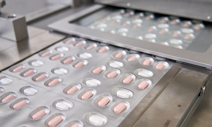 코로나 치료 ‘희망의 알약’ 이탈리아 아스콜리의 화이자 공장에서 생산 중인 코로나19 치료 알약 ‘팍스로비드’. 아스콜리=로이터연합뉴스