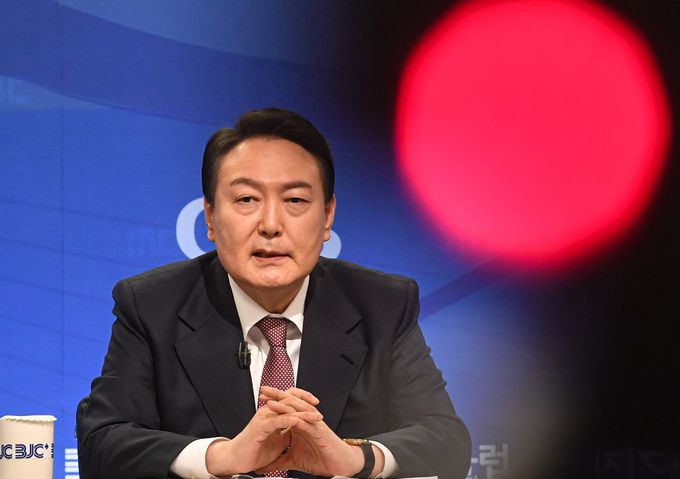 윤석열 국민의힘 대선 후보가 28일 서울 양천구 한국방송회관에서 열린 한국방송기자클럽 초청 토론회에서 발언하고 있다.   국회사진기자단