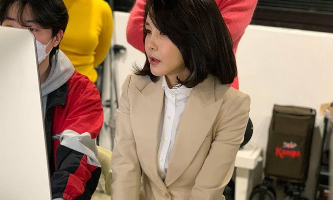 국민의힘 윤석열 대선 후보 부인 김건희씨 팬클럽 회장인 강신업 변호사가 공개한 김씨 모습. 강 변호사 페이스북