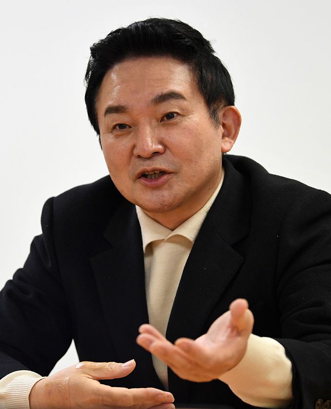 국민의힘 원희룡 정책본부장이 지난 25일 서울 여의도 당 정책본부 사무실에서 세계일보와 가진 인터뷰에서 대선 판세와 정책, TV토론 전략을 설명하고 있다. 허정호 선임기자